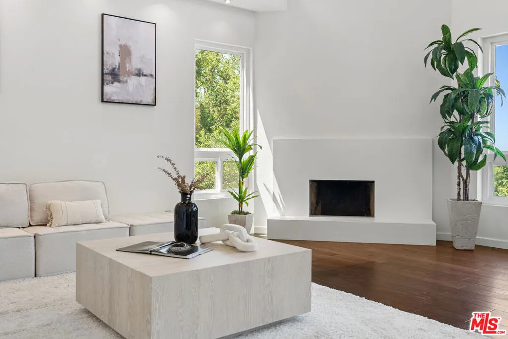 16755 Encino Hills Drive, Encino, California 91436 home-pic-5